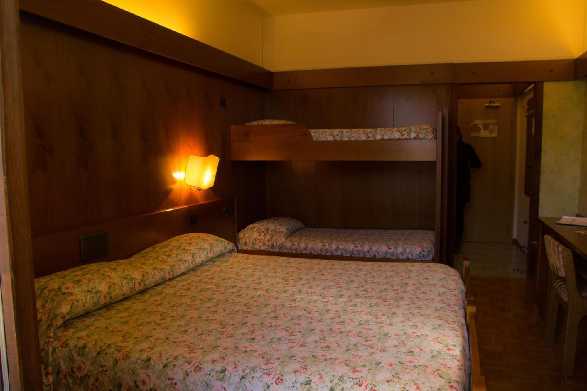 Hotel Carlone Breguzzo Habitación foto